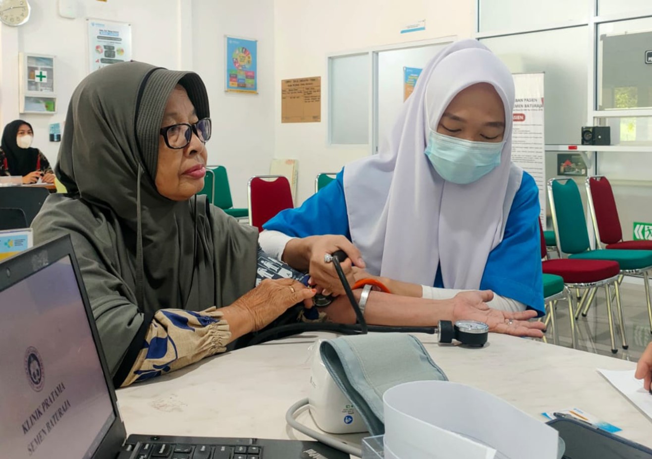 Semen Baturaja dan IIKSB Jalankan Poslansia Rutin Tiap Bulan