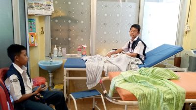 Siswa SMP Negeri 9 OKU dirawat intensif di Puskesmas Sukaraya.