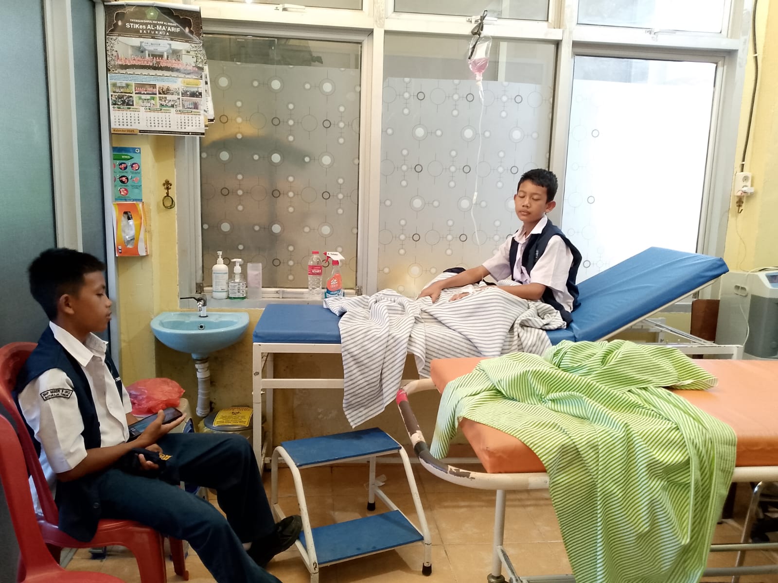 Siswa SMP Negeri 9 OKU dirawat intensif di Puskesmas Sukaraya.