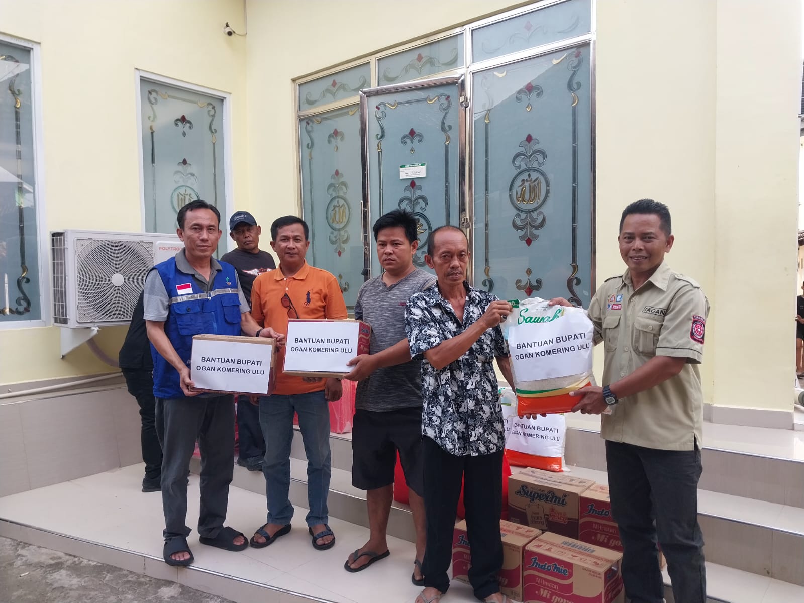Bantuan korban kebakaran di Kelurahan Batu Kuning