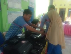 Disdukcapil OKU Jemput Bola di Tebing Kampung