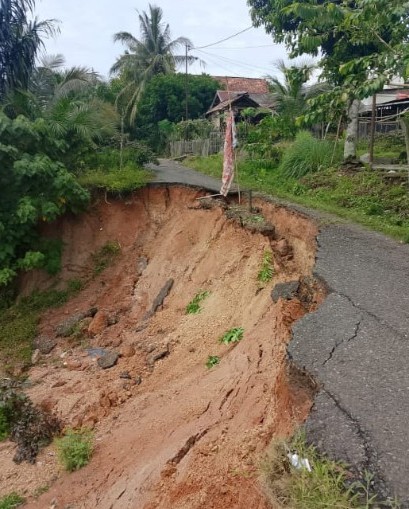 longsor desa peninjauan