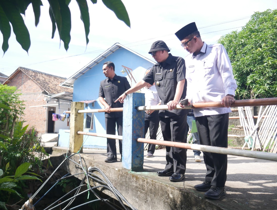 bupati oku tinjau normalisasi siring