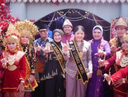 Zwesti Karenia Teddy Raih Bhakti Adipustaka