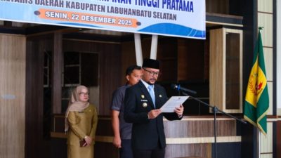 Bupati LABUSEL Fery Simatupang