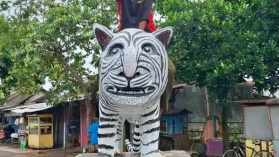 Patung macan putih viral