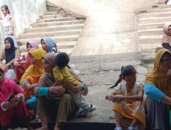 Pemdes Peninjauan Salurkan Bantuan Pangan Nasional