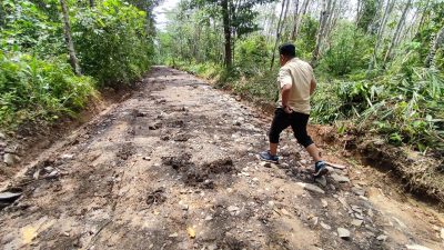Proyek Jalan Talang Kerikil OKU Diduga Asal Jadi