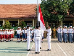 Upacara Senin : Wajib Bangun Jiwa Siswa