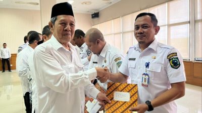 Penyerahan SK Plt Pemkab Paluta