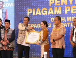 Ratu Wulla Raih Penghargaan Posbankum