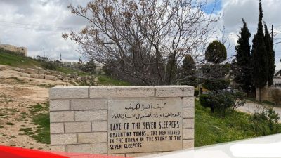 Goa Ashabul Kahfi Yordania