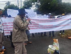 Warga Oku Gelar Aksi Damai di Bulog