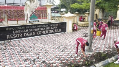 Polres Oku Gelar Jumat Bersih, Wujudkan Lingkungan Asri