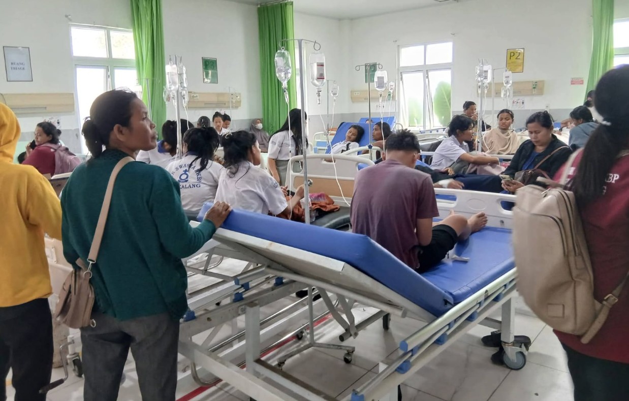 159 siswa smk hkbp sidikalang keracunan mbg