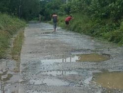 Warga Kibang Bersih Desa Jelang Ramadan