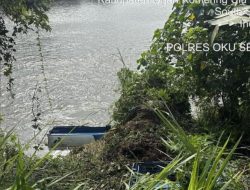 Truk Tangki Terjun ke Sungai di Muaradua