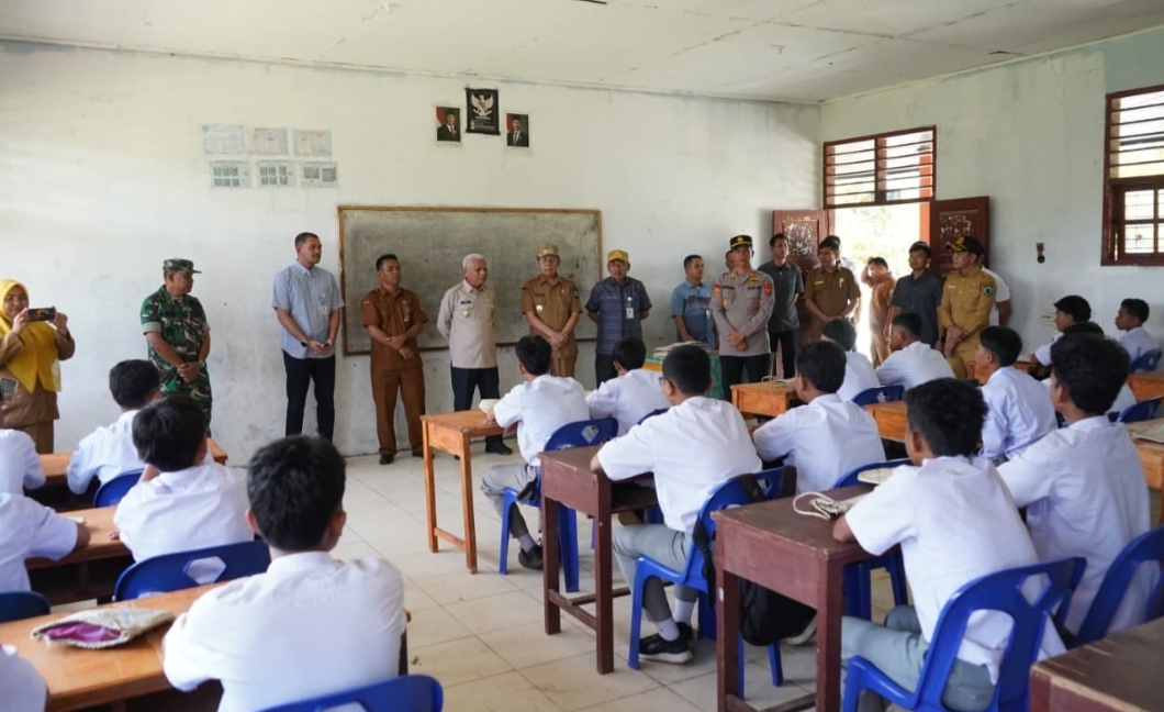 Kunjungan wagubsu di SMKN i portibi