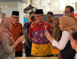 Bupati Teddy Pantau Penyaluran Bansos PKH