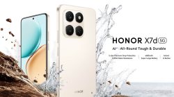 Iklan dinamis bergaya produk menampilkan dua unit smartphone HONOR X7d 5G dalam warna krim sampanye. Ponsel belakang memiliki modul kamera empat lensa persegi dan logo HONOR di bagian bawah, sedangkan ponsel depan menampilkan layar melengkung dengan wallpaper berwarna.
