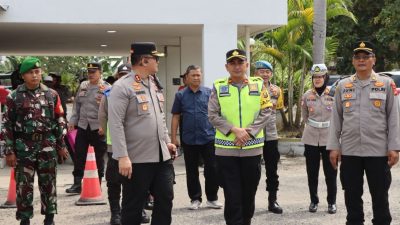 Kapolres OKU, AKBP Endro Aribowo inspeksi Pos Pam di Stasiun Baturaja.