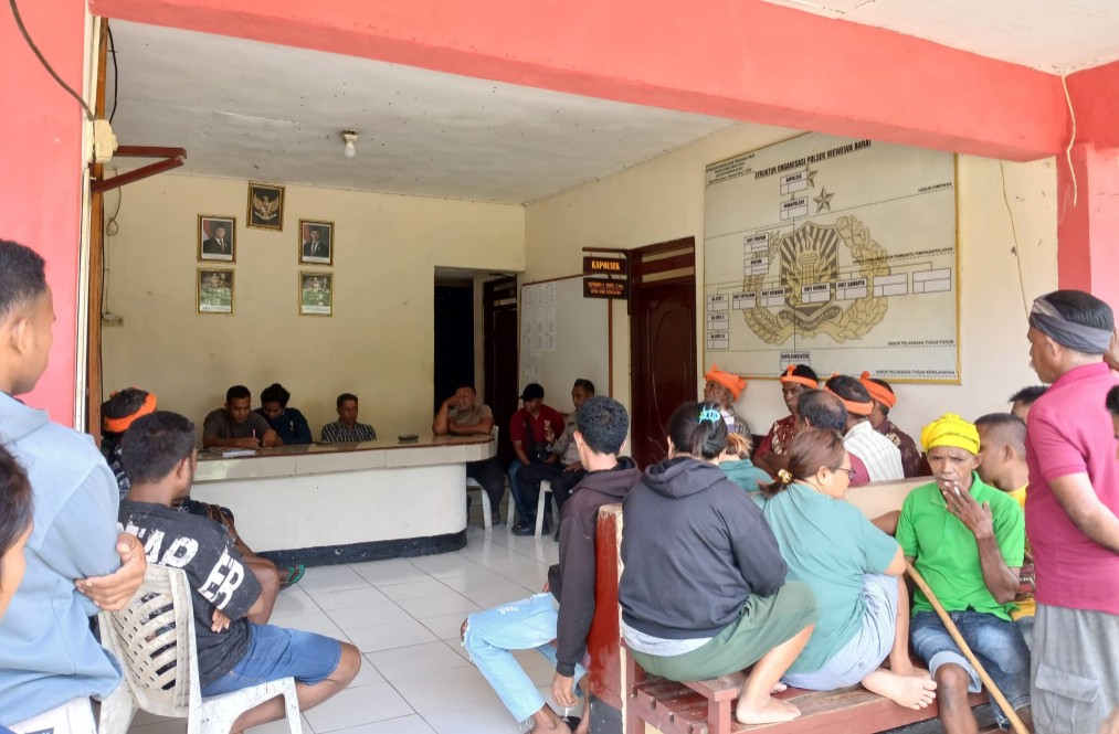 Mediasi sengketa lahan Suku Umbu Dedo dan Suku Wee Baka di Polsek Wewewa Barat
