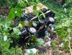 Pick Up Sayur Masuk Jurang di Lintas Sumatera