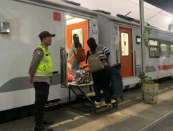 Polisi Baturaja Bantu Pemudik Tertinggal