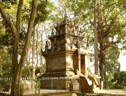 Pesona Candi Cangkuang Garut
