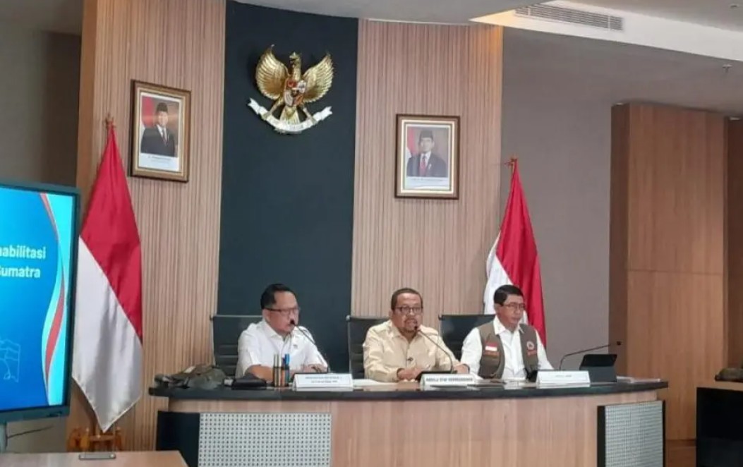 memberikan keterangan pers Kepala Staf Kepresidenan Muhammad Qodari, Mendagri Muhammad Tito Karnavian, dan Kepala BNPB Letjen TNI Suharyanto di Gedung Bina Graha Kompleks Istana Kepresidenan pada Rabu (25/3/2026).