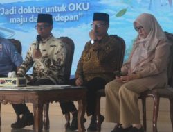 Bupati Teddy Beri Beasiswa Kedokteran