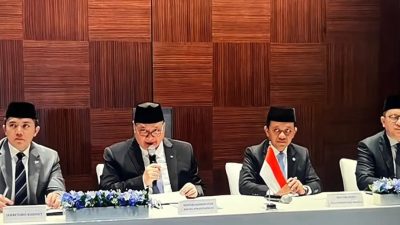 Menko Perekonomian Airlangga Hartarto bersama jajaran menteri mengumumkan kebijakan WFH pemerintah untuk ASN dan pekerja swasta.