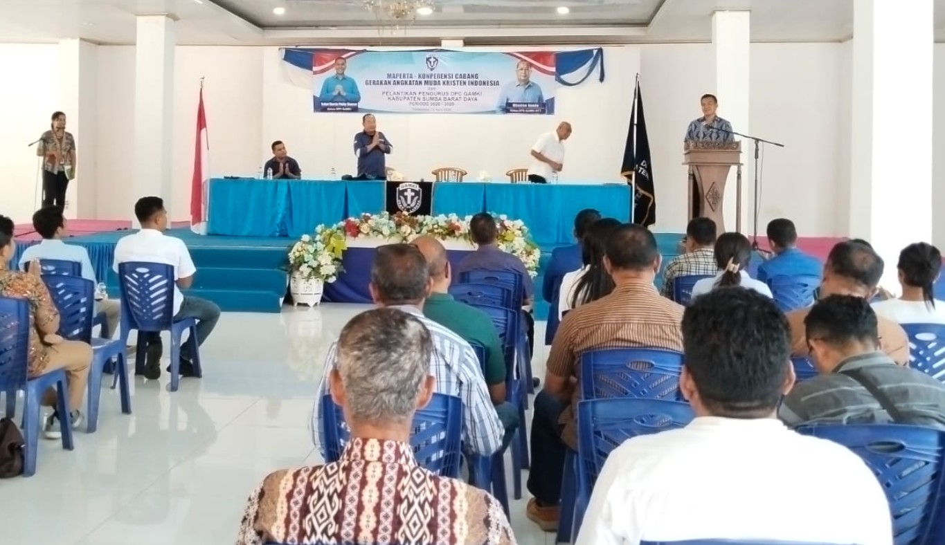 Wakil Bupati Sumba Barat Daya Dominikus Alpawan Rangga Kaka memberikan sambutan pada pembukaan Konfercab GAMKI SBD 2026 di aula pertemuan.