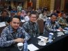 Wakil Bupati OKU Marjito Bachri mengenakan batik biru dalam forum diskusi Bimtek ASWAKADA bersama para wakil kepala daerah lainnya.