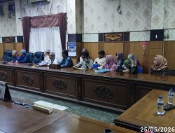 Konflik Kios Pasar Atas Kian Panas
